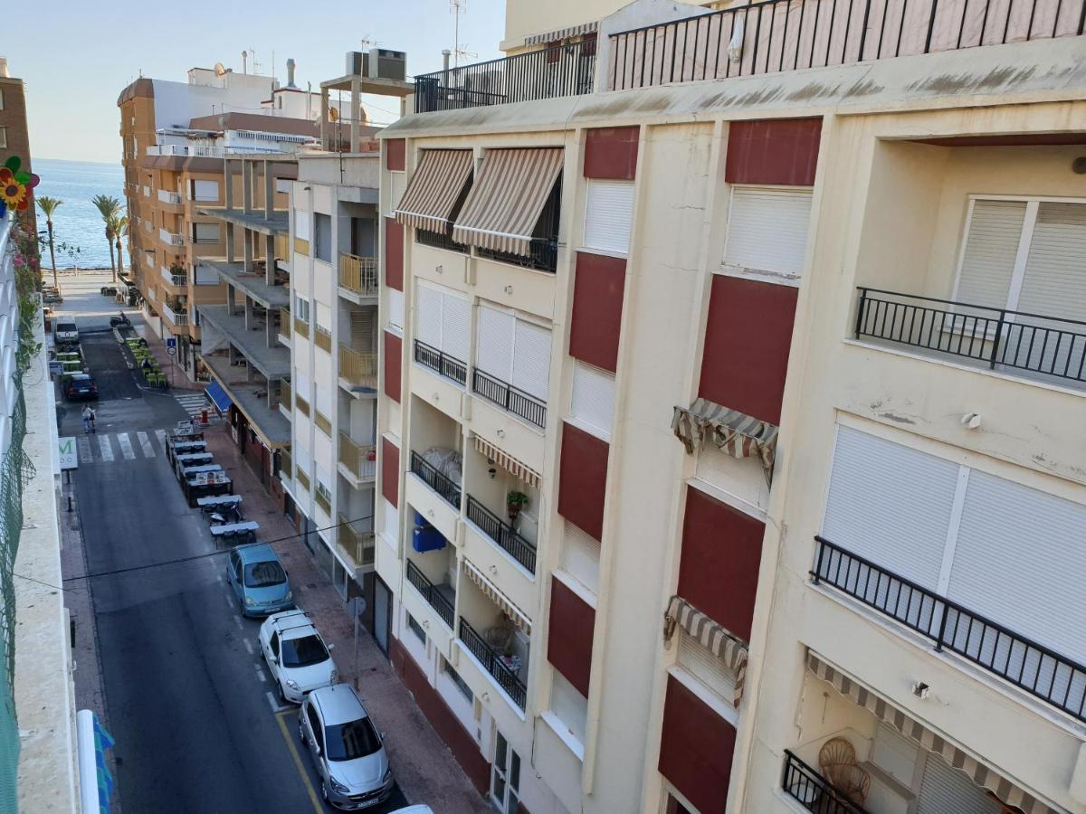 Beachside Apartment In Torrevieja Exterior photo