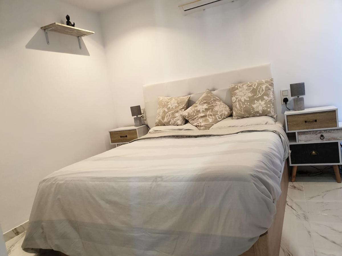Beachside Apartment In Torrevieja Exterior photo